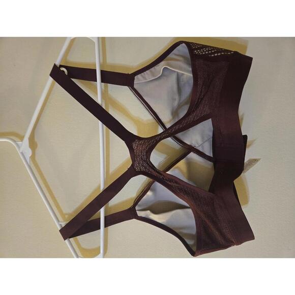 Lululemon Women's Activewear Bra - Size D32 - Picture 3 of 3